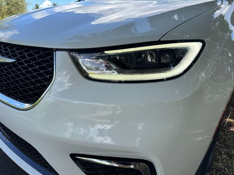 Chrysler Pacifica Hybrid pic #5240