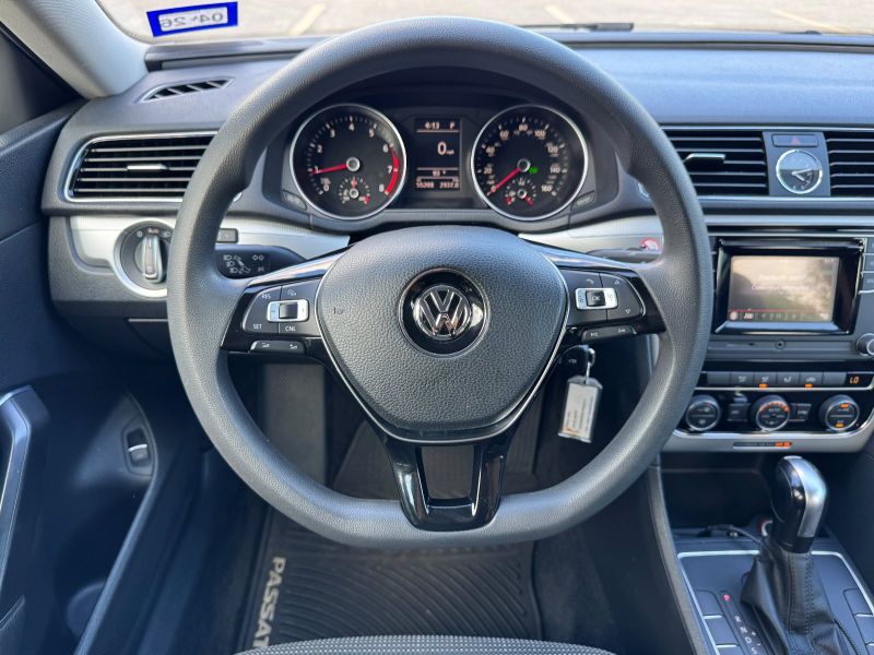VW Passat pic #5253