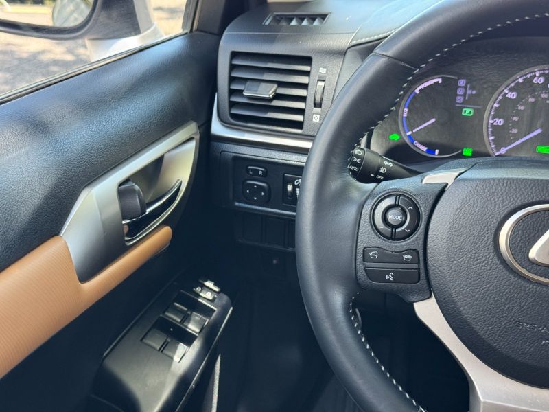 Lexus CT200 Hybrid pic #5329