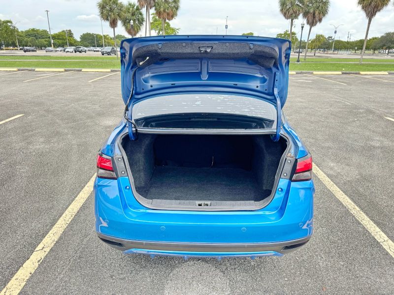 Nissan Versa SV pic #5350