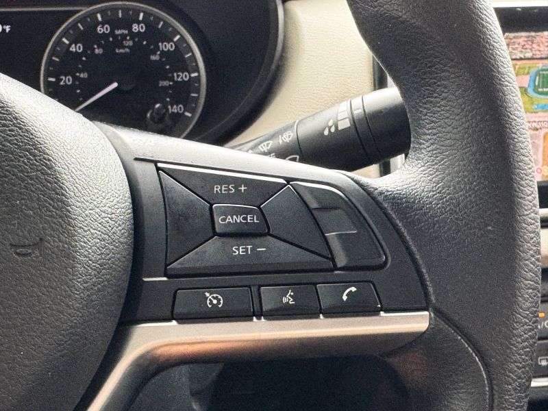 Nissan Versa SV pic #5358