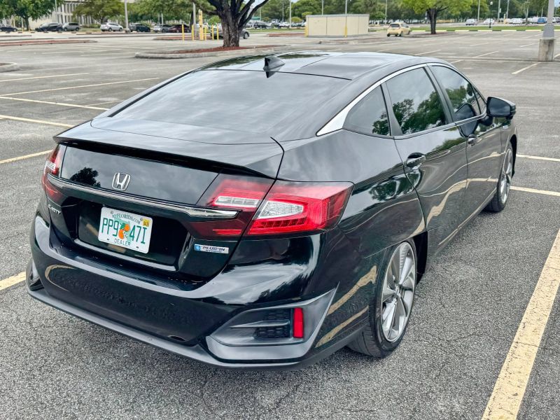 Honda Clarity Plug-In Hybrid for hire
