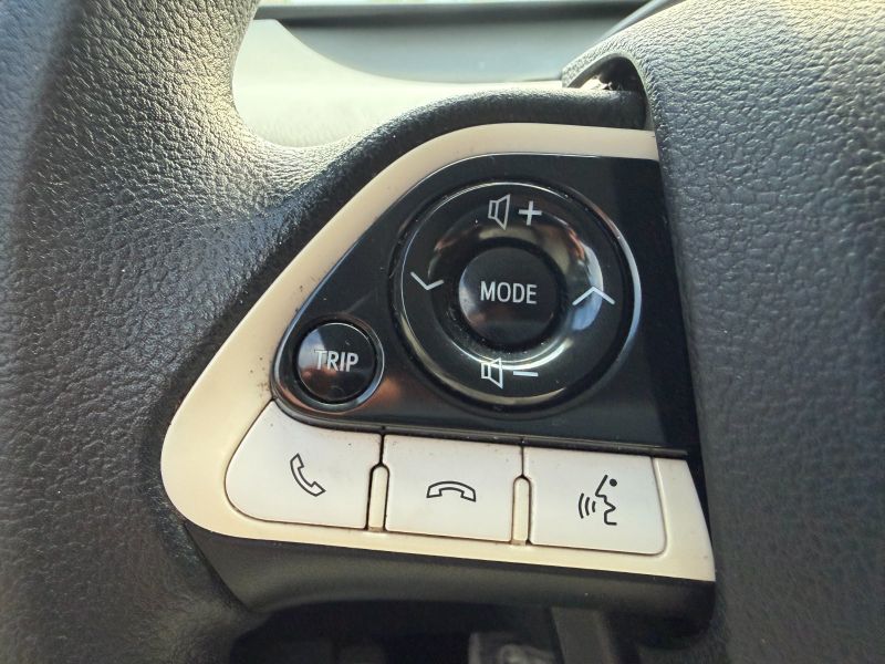 Toyota Prius Four pic #5837