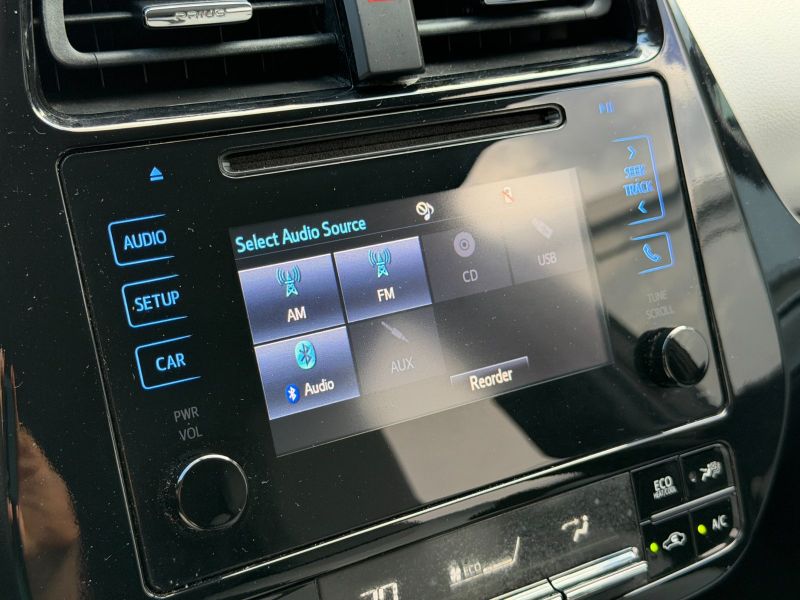 Toyota Prius Four pic #5845