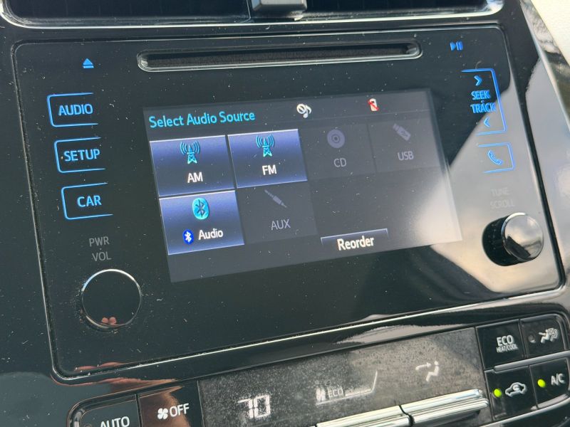 Toyota Prius Four pic #5846