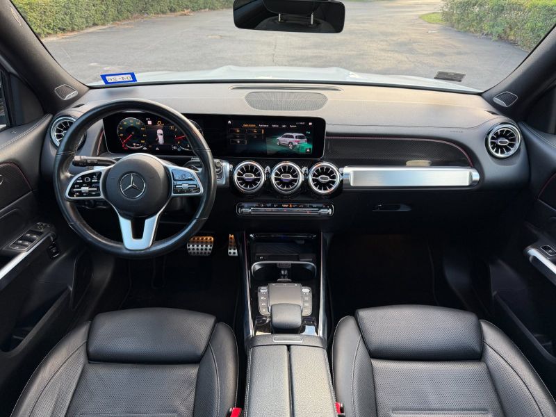 Mercedes-Benz GLB 250 pic #5876