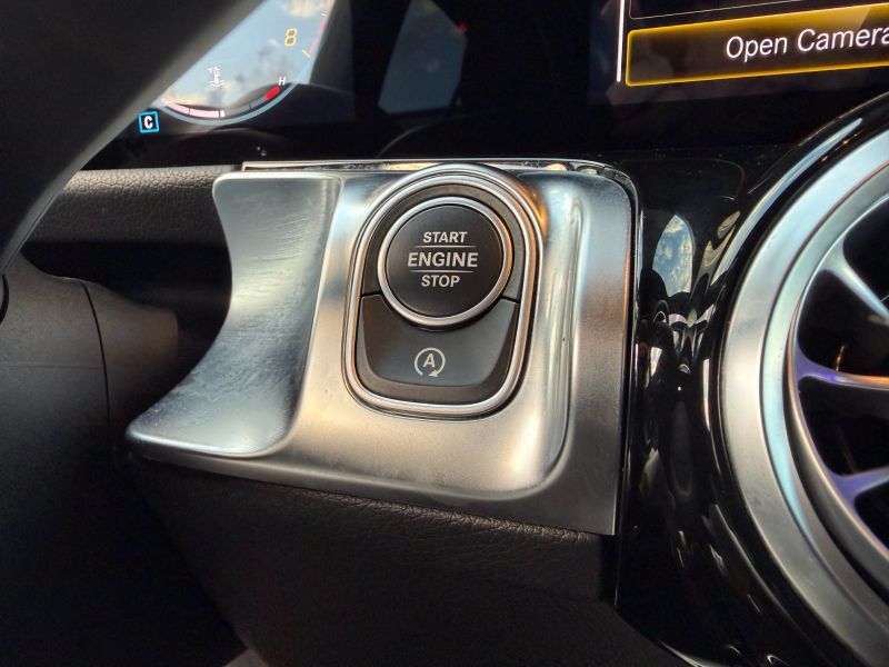 Mercedes-Benz GLB 250 pic #5893