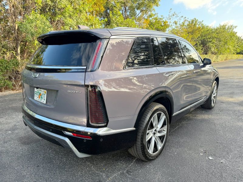 Cadillac Vistiq 900 e4 for hire