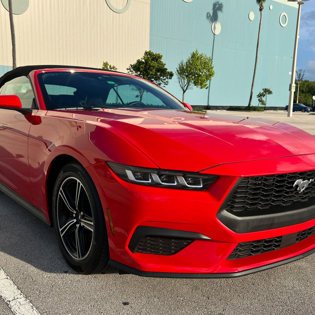 Convertible car rental in Miami